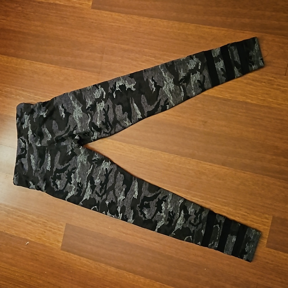STRUT-THIS Stella Ankle Camo Leggings (One Size Fits Most) LIKE NEW!